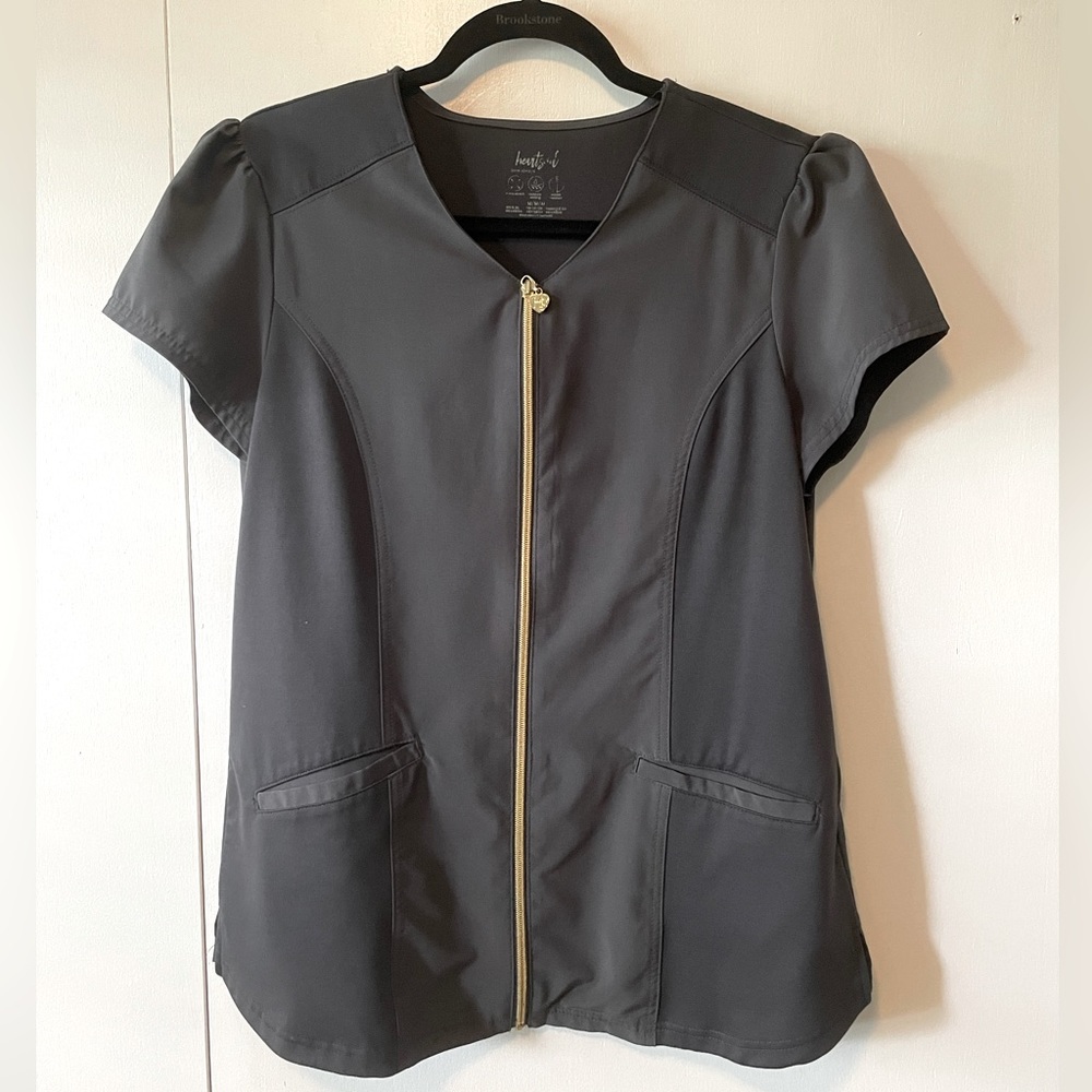 HEARTSOUL Grey scrub top 🩶